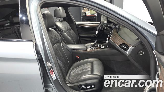 BMW 5 Series (G30) 520d xDrive M Sport Package Plus 2017 — фото 11