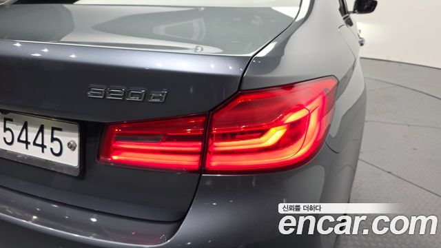 BMW 5 Series (G30) 520d xDrive M Sport Package Plus 2017 — фото 23