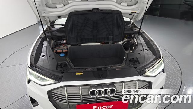 Audi e-tron 55 Quattro 2020 — фото 6