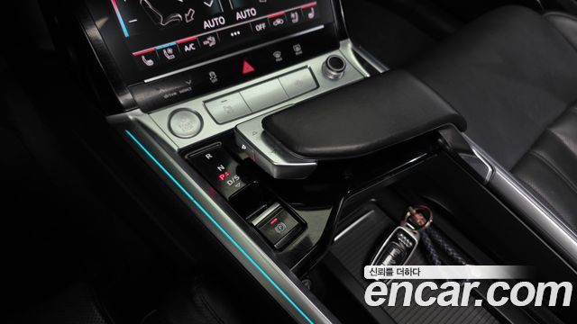 Audi e-tron 55 Quattro 2020 — фото 9