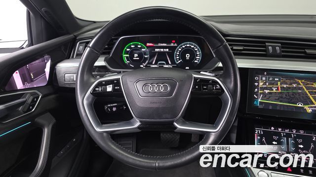 Audi e-tron 55 Quattro 2020 — фото 13