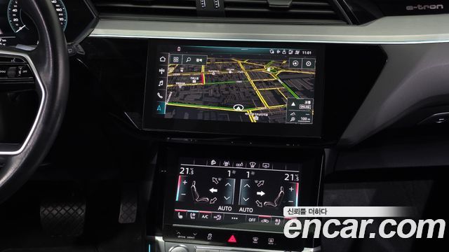 Audi e-tron 55 Quattro 2020 — фото 15