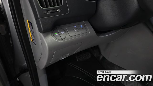 Hyundai Grand Starex Van 3-Seater Smart 2021 — фото 14