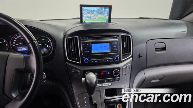Hyundai Grand Starex Van 3-Seater Smart 2021 — фото 15