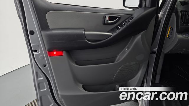 Hyundai Grand Starex Van 3-Seater Smart 2021 — фото 24