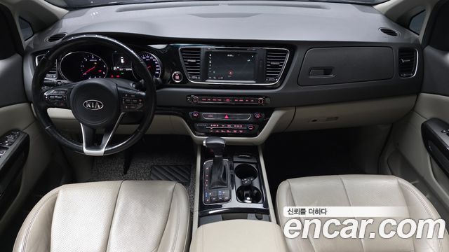 Kia Carnival 7-seater Limousine President 2017 — фото 7