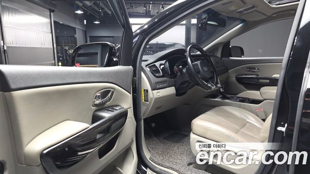 Kia Carnival 7-seater Limousine President 2017 — фото 10