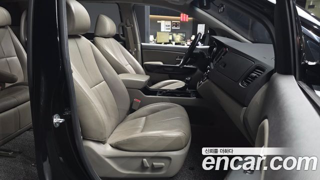 Kia Carnival 7-seater Limousine President 2017 — фото 11