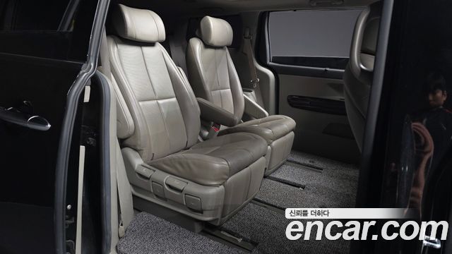 Kia Carnival 7-seater Limousine President 2017 — фото 12