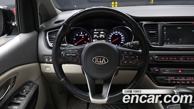 Kia Carnival 7-seater Limousine President 2017 — фото 13