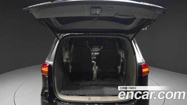 Kia Carnival 7-seater Limousine President 2017 — фото 32