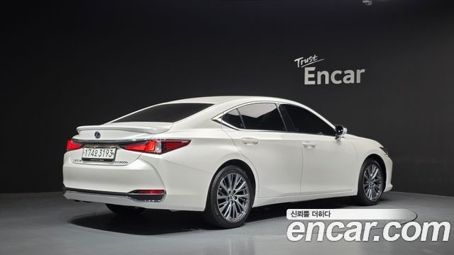 Lexus ES300h (VII) Luxury 2020 — фото 2