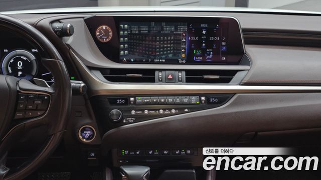 Lexus ES300h (VII) Luxury 2020 — фото 19
