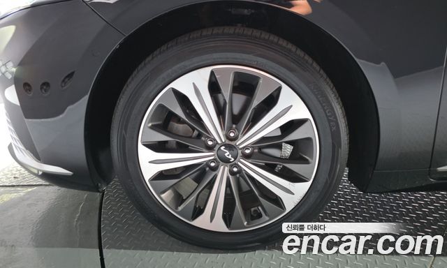Kia K8 2.5 Gasoline 2WD Noblesse 2022 — фото 5