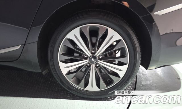 Kia K8 2.5 Gasoline 2WD Noblesse 2022 — фото 27