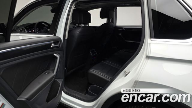 Volkswagen Tiguan (II) 2.0 TDI Prestige 2024 — фото 32