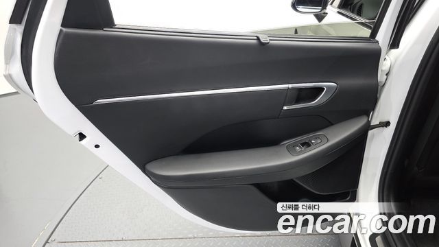 Hyundai Sonata (DN8) 1.6 Turbo Premium Family 2021 — фото 25