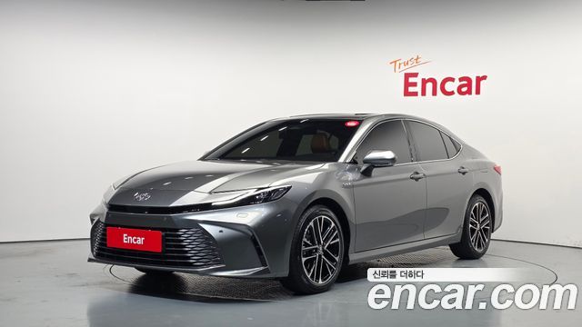 Toyota Camry (XV80) 2.5 XLE Hybrid 2025 — фото 1