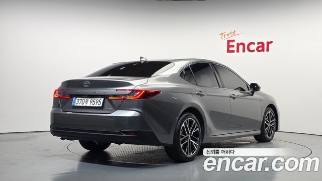 Toyota Camry (XV80) 2.5 XLE Hybrid 2025 — фото 2