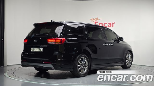 Kia Carnival 9-seater Prestige 2016 — фото 2