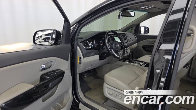 Kia Carnival 9-seater Prestige 2016 — фото 10