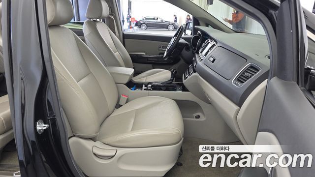 Kia Carnival 9-seater Prestige 2016 — фото 11