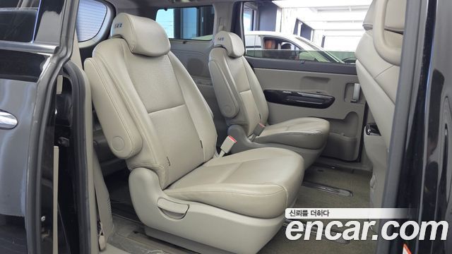 Kia Carnival 9-seater Prestige 2016 — фото 12