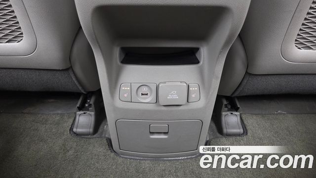 Kia Carnival 9-seater Prestige 2016 — фото 19