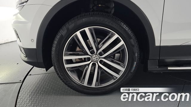 Volkswagen Tiguan Allspace 2.0 TDI Prestige 2020 — фото 5