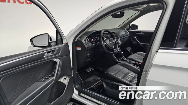 Volkswagen Tiguan Allspace 2.0 TDI Prestige 2020 — фото 10