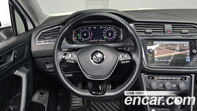 Volkswagen Tiguan Allspace 2.0 TDI Prestige 2020 — фото 13