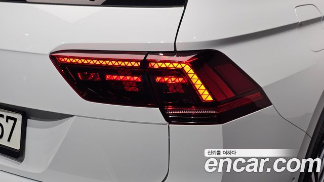 Volkswagen Tiguan Allspace 2.0 TDI Prestige 2020 — фото 23