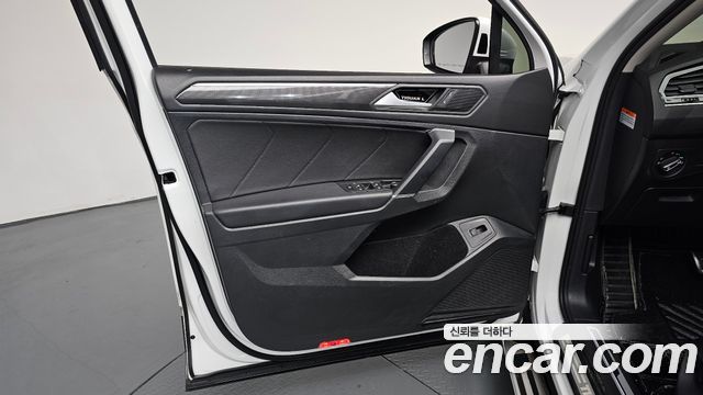Volkswagen Tiguan Allspace 2.0 TDI Prestige 2020 — фото 24