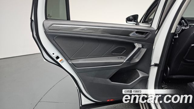 Volkswagen Tiguan Allspace 2.0 TDI Prestige 2020 — фото 25
