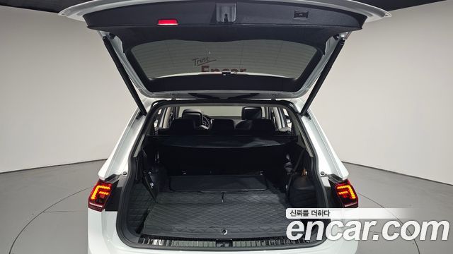 Volkswagen Tiguan Allspace 2.0 TDI Prestige 2020 — фото 34
