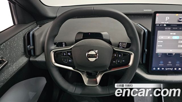 Volvo EX30 Ultra 2025 — фото 13