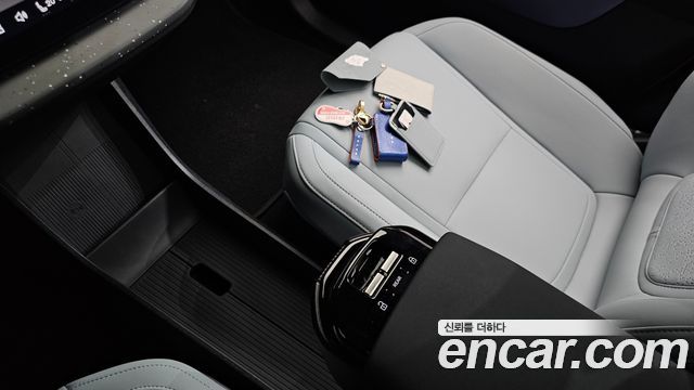 Volvo EX30 Ultra 2025 — фото 16