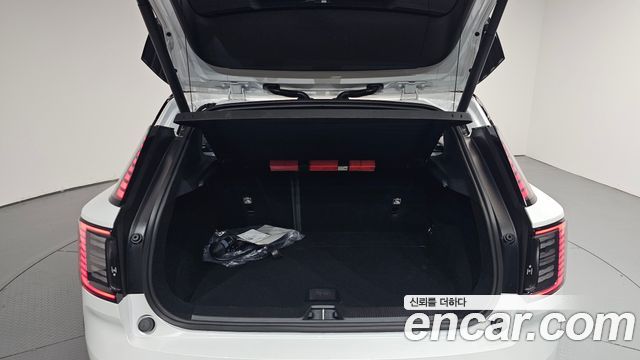 Volvo EX30 Ultra 2025 — фото 20