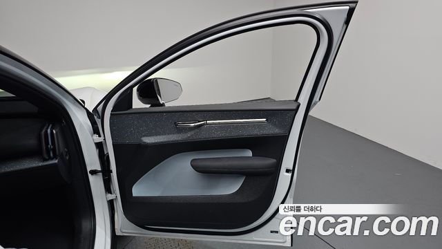 Volvo EX30 Ultra 2025 — фото 24