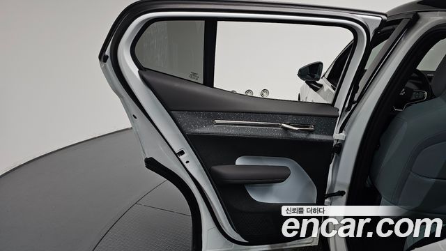 Volvo EX30 Ultra 2025 — фото 25