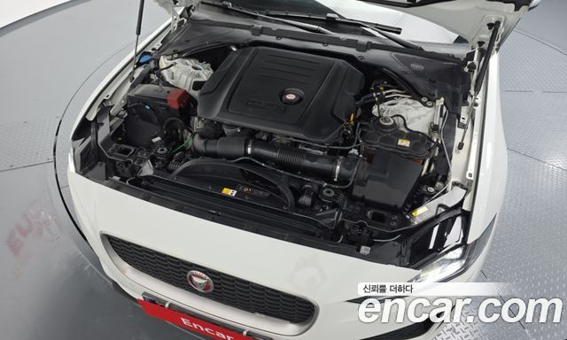 Jaguar XE D180 R-Dynamic S 2020 — фото 6