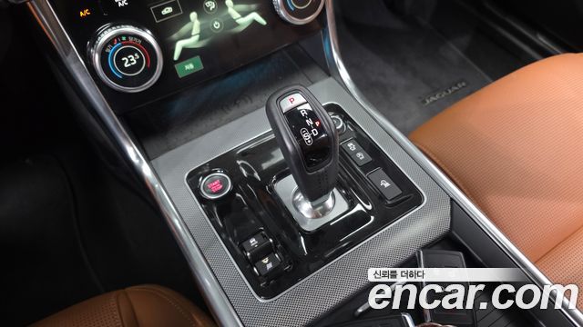 Jaguar XE D180 R-Dynamic S 2020 — фото 9