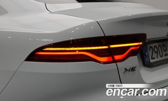 Jaguar XE D180 R-Dynamic S 2020 — фото 23