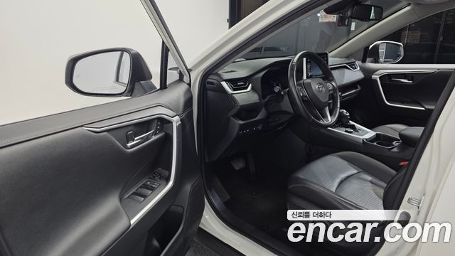 Toyota RAV4 (V) 2.5 4WD Hybrid 2019 — фото 10