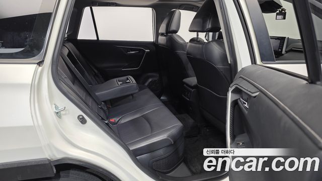 Toyota RAV4 (V) 2.5 4WD Hybrid 2019 — фото 12