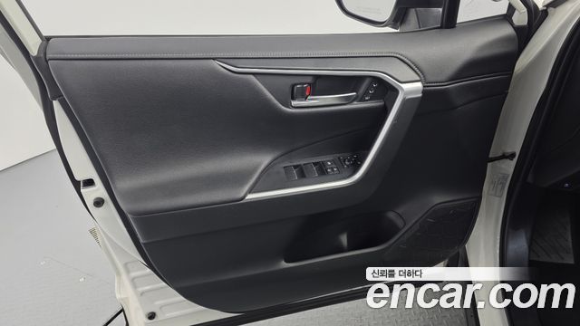 Toyota RAV4 (V) 2.5 4WD Hybrid 2019 — фото 24