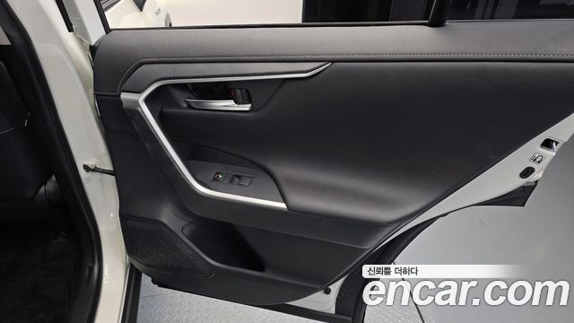 Toyota RAV4 (V) 2.5 4WD Hybrid 2019 — фото 25