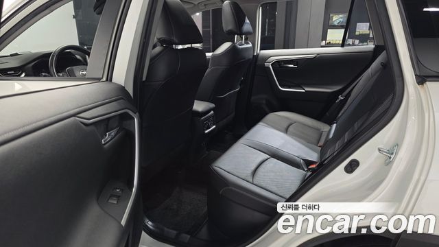 Toyota RAV4 (V) 2.5 4WD Hybrid 2019 — фото 26