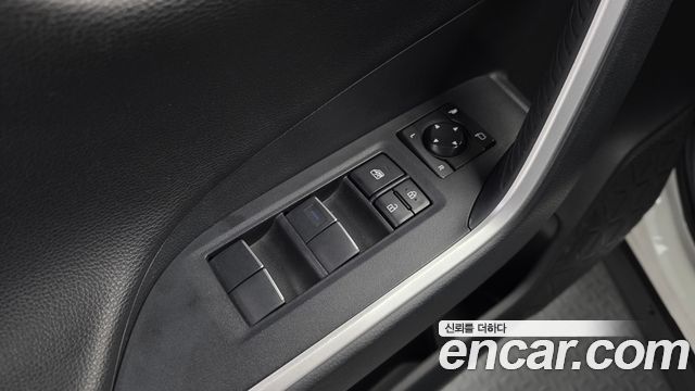 Toyota RAV4 (V) 2.5 4WD Hybrid 2019 — фото 27