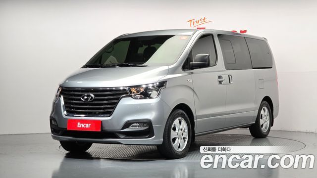 Hyundai Grand Starex Wagon 11-Seater Modern